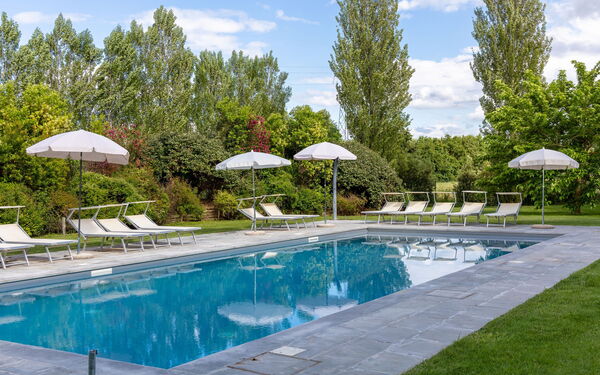 Villa Cangeli: slå samman, Utomhus