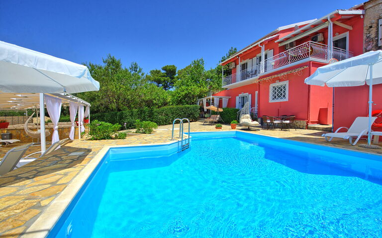 Villa Giador: slå samman, Utomhus