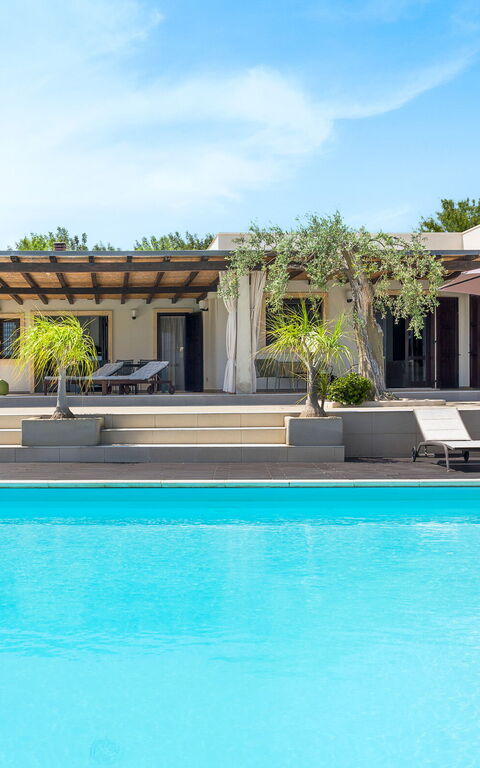 Villa Mara: slå samman, Utomhus