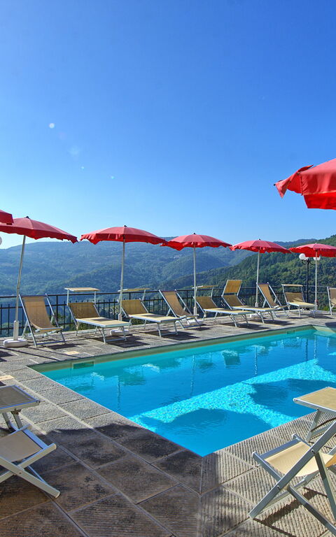 Casalta: Exteriör, slå samman, Utomhus