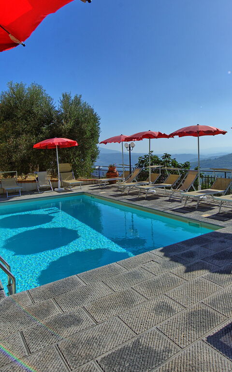 Casalta: Exteriör, slå samman, Utomhus