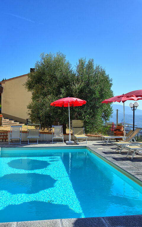 Casalta: Exteriör, slå samman, Utomhus