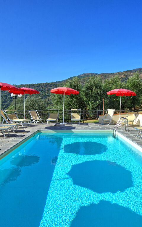 Casalta: Exteriör, slå samman, Utomhus