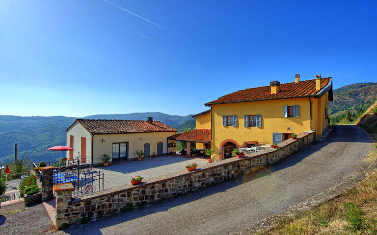 Casalta: Exteriör, Utomhus