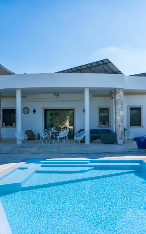 Villa Modigliani: slå samman, Utomhus