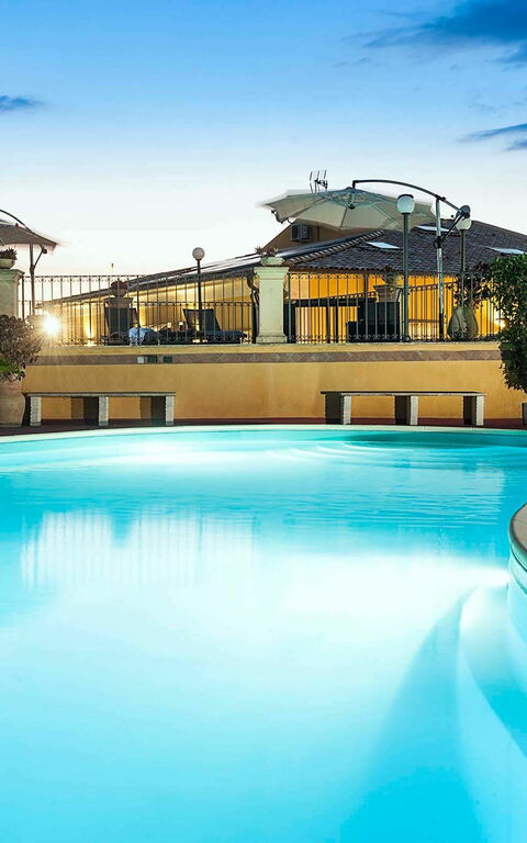 Villa Carolina: slå samman, Utomhus