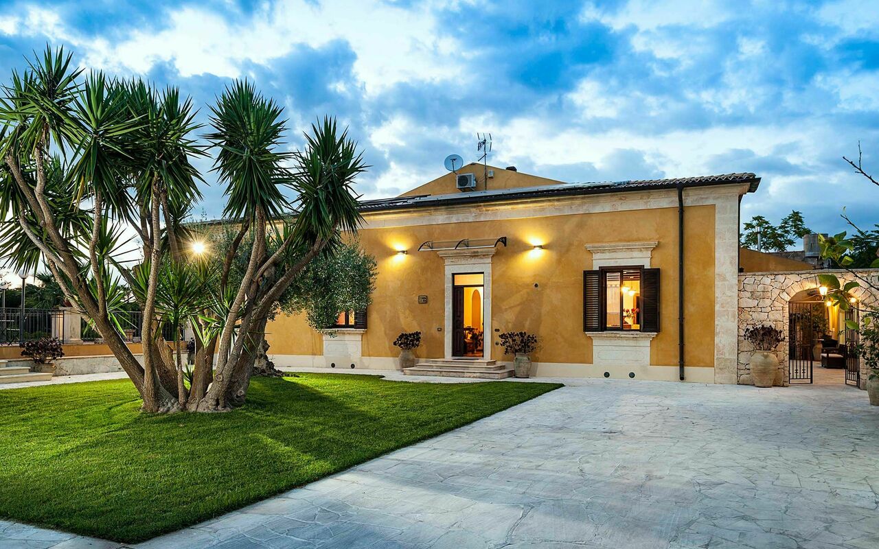 Villa Carolina: Trädgård, Utomhus