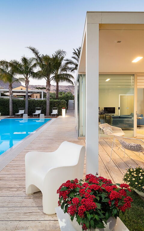 Villa Bellini: Exteriör, slå samman