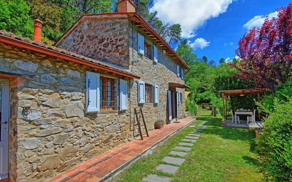 Casale di Cozzile: Exteriör, Trädgård