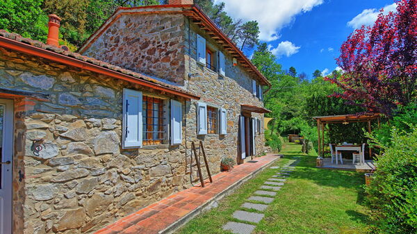 Casale di Cozzile: Exteriör, Trädgård