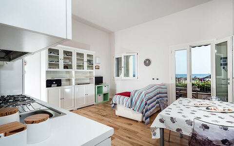 Semesterboende Timone: Kök, Lunchrum, Vardagsrum