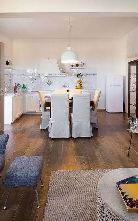 Villa Pietra Del Sole: Lunchrum, Vardagsrum