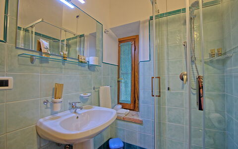 Semesterboende Mulignone 8: Badrum