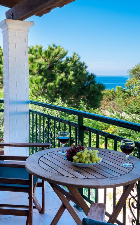 Beachfront Villa Rania: Balkong / terrass / uteplats, Utomhus