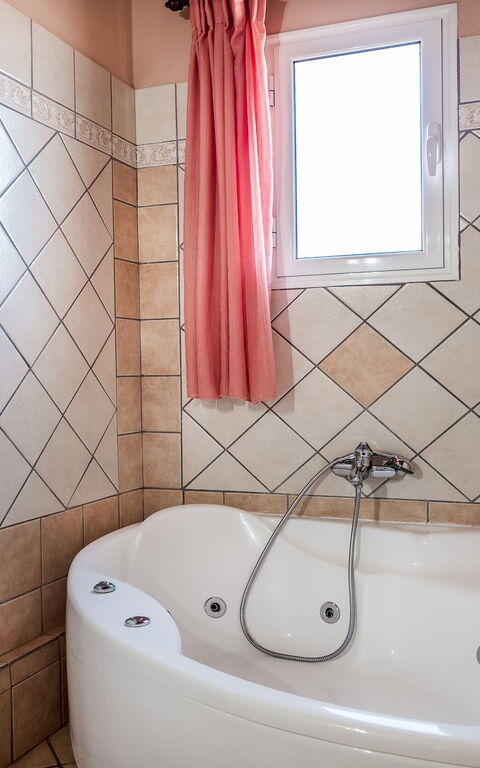 Beachfront Villa Rania: Badrum