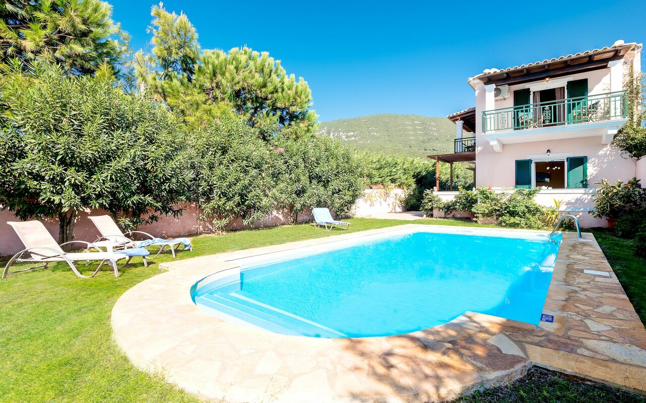 Beachfront Villa Rania: slå samman