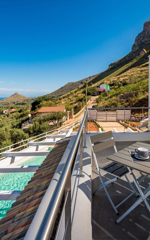 Villa Scire: slå samman, Utomhus