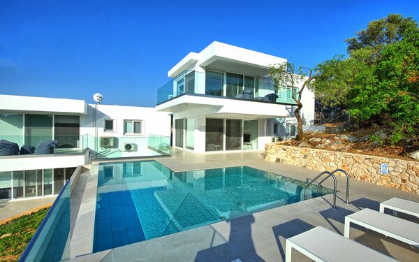 Villa Athena: Exteriör, slå samman