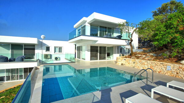 Villa Athena: Exteriör, slå samman