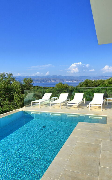 Villa Nafsika: Exteriör, slå samman