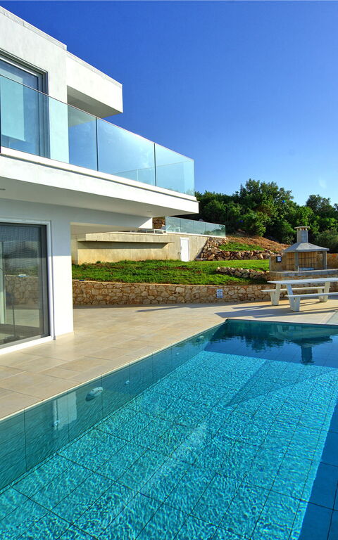 Villa Nafsika: Exteriör, slå samman