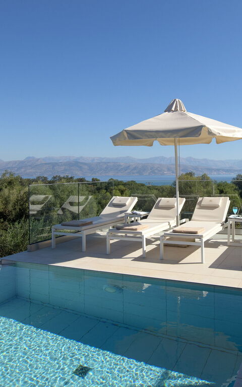 Villa Nafsika: Exteriör, slå samman, Utomhus