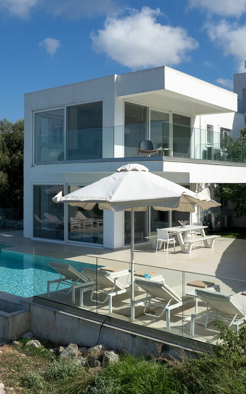 Villa Nafsika: Exteriör, slå samman, Utomhus