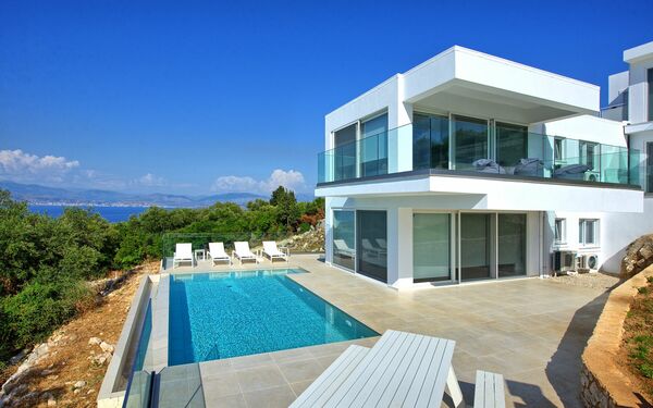 Villa Nafsika: Exteriör, slå samman