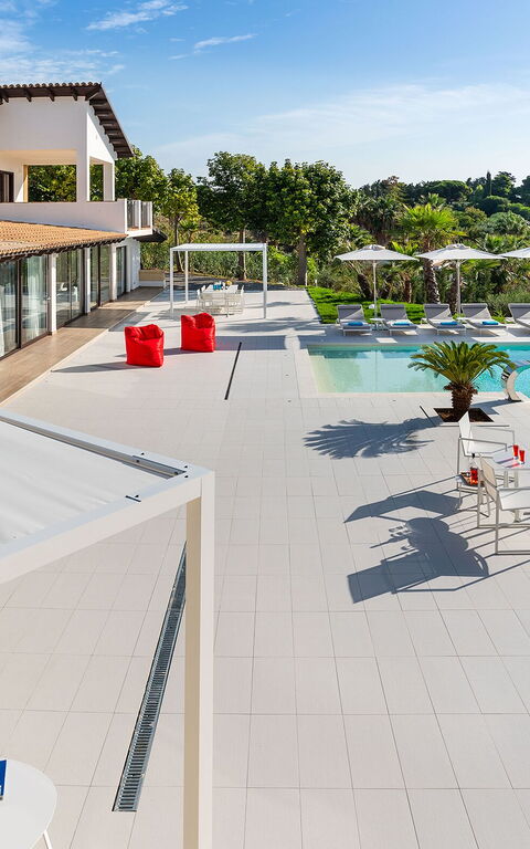 Villa Camemi: slå samman, Sommar, Utomhus