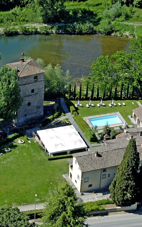 Santa Flora: Utomhus, Visningar