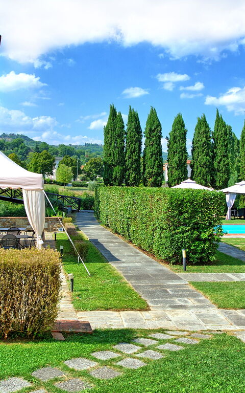 Santa Flora: Trädgård, Utomhus