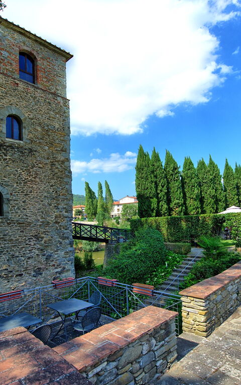 Santa Flora: Trädgård, Utomhus