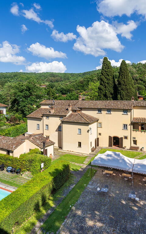 Santa Flora: slå samman, Utomhus, Visningar