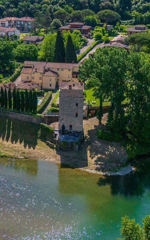 Santa Flora: Utomhus, Visningar