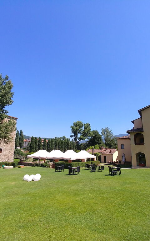 Santa Flora: Trädgård, Utomhus