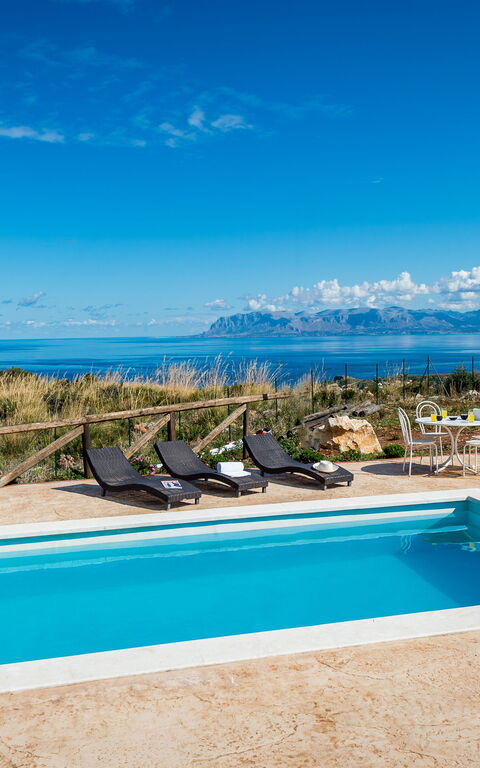 Villa Livreri: slå samman, Visningar