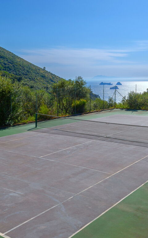 Villa Marianna: Exteriör, Utomhus, Visningar