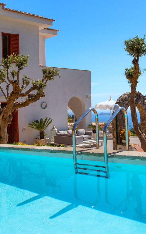 Villa Marianna: Exteriör, slå samman, Utomhus, Visningar