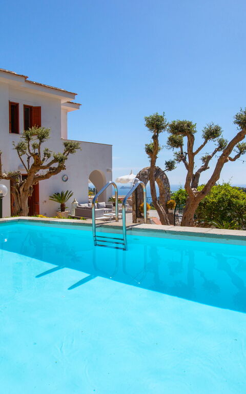 Villa Marianna: Exteriör, slå samman, Utomhus, Visningar