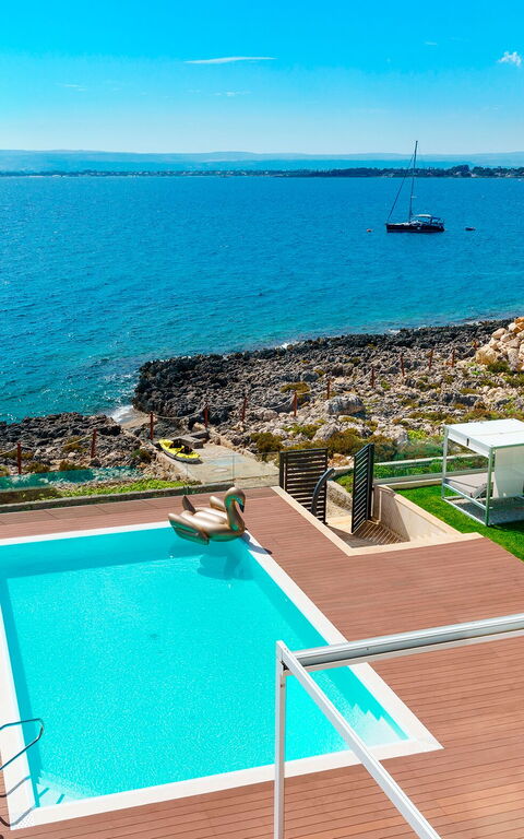 Villa Angelina: slå samman, Visningar