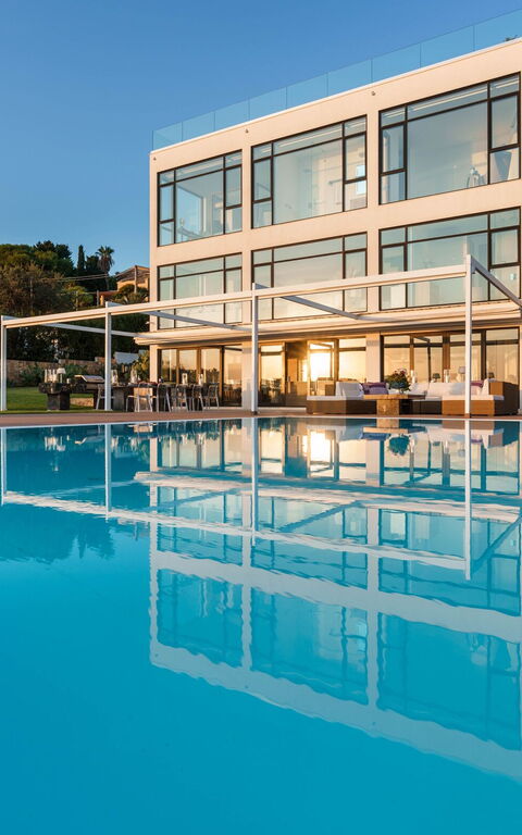 Villa Angelina: Exteriör, slå samman