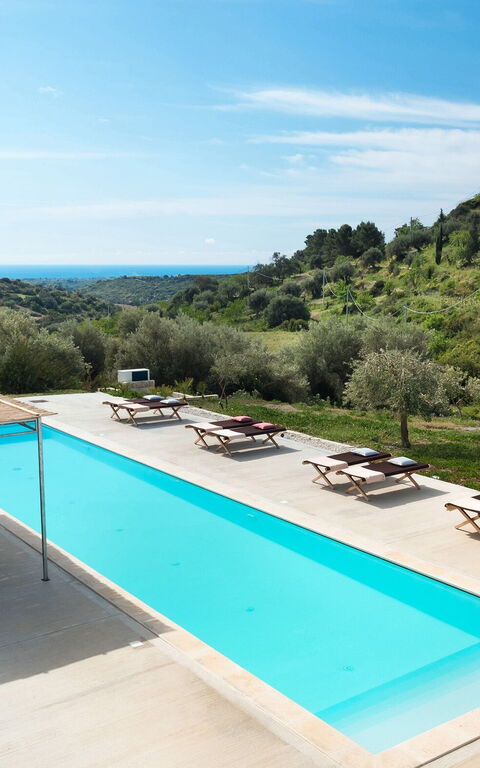 Villa Contra: slå samman, Utomhus