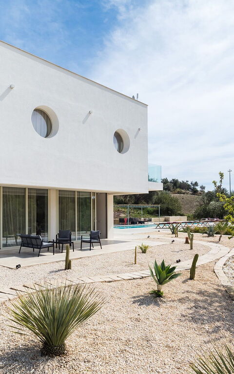 Villa Contra: Trädgård, Utomhus