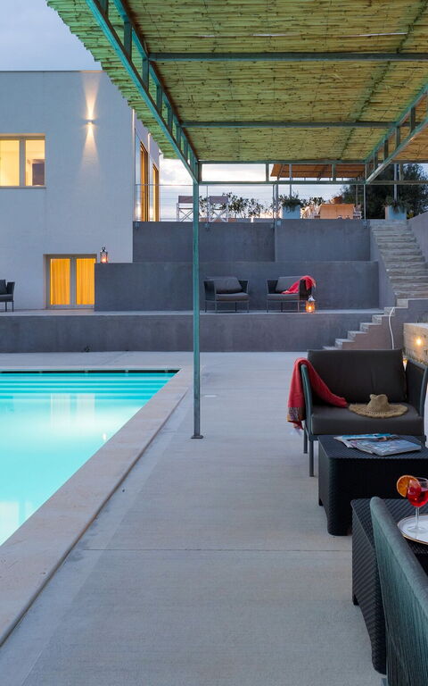 Villa Contra: slå samman, Utomhus