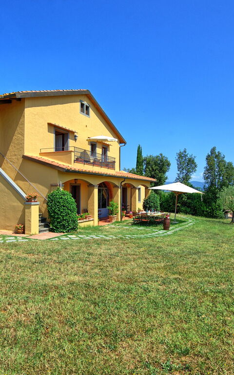 Nicola: Trädgård, Utomhus