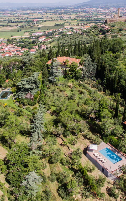 Casale Condottiero: Sommar, Visningar