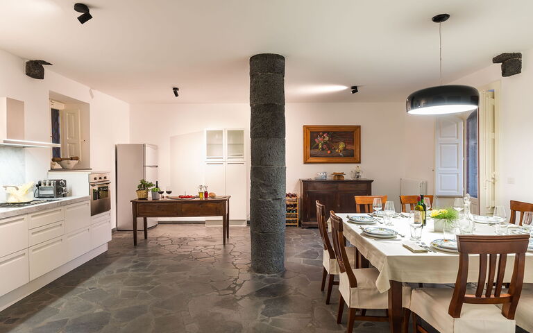 Etna Retreat: Kök, Lunchrum