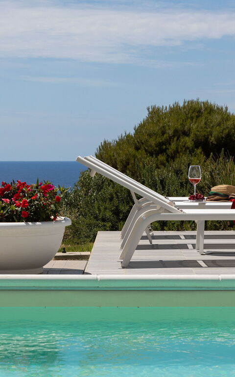 Villa Annalisa: slå samman, Sommar, Utomhus