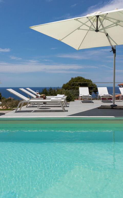 Villa Annalisa: slå samman, Sommar, Utomhus, Visningar