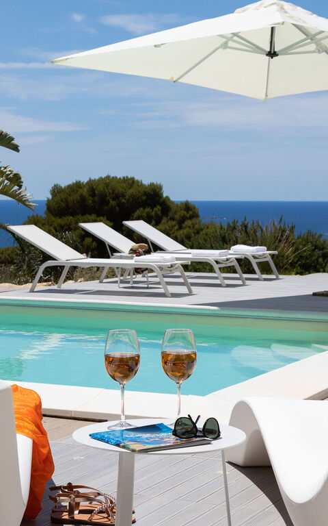 Villa Annalisa: slå samman, Sommar, Utomhus